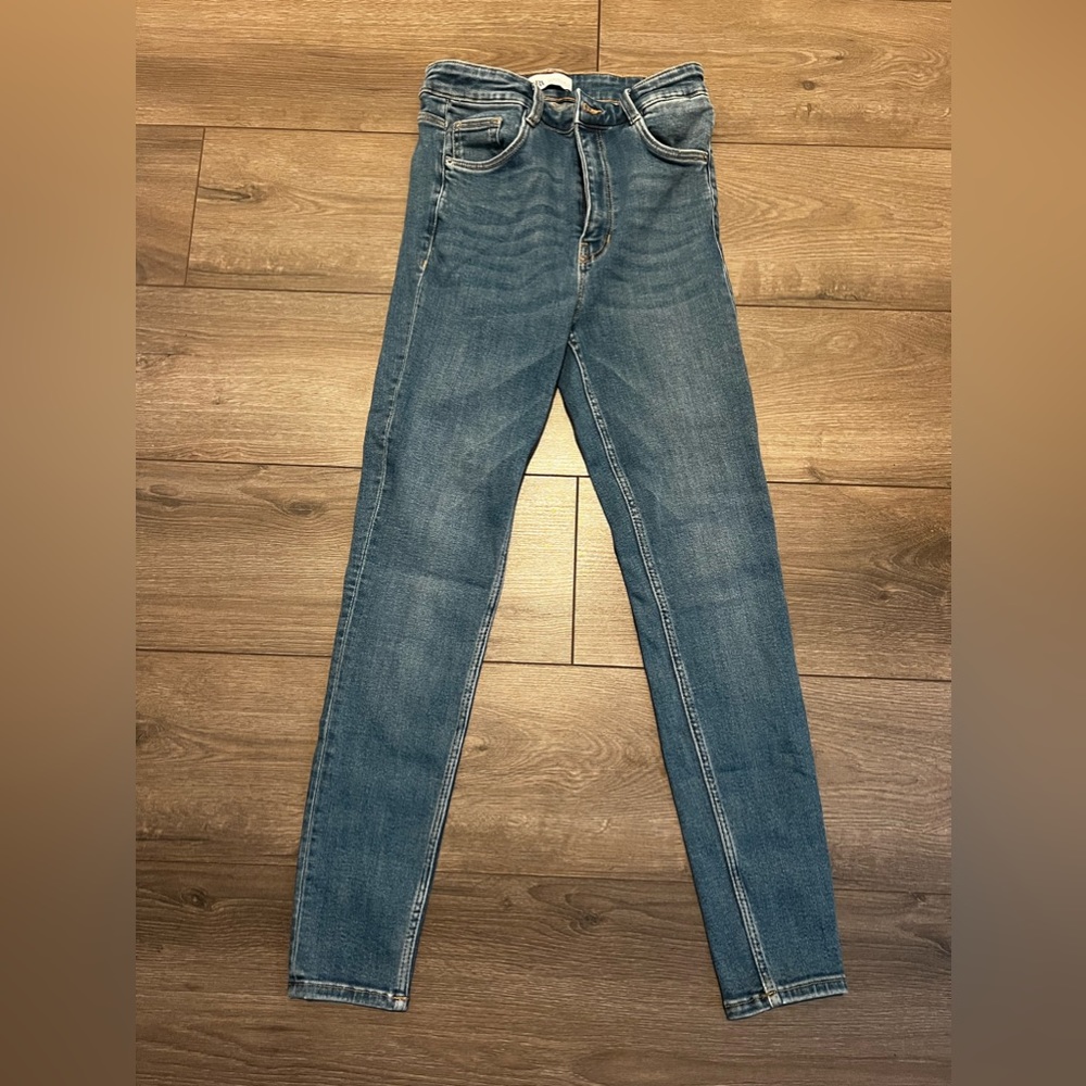 Zara jeans. Size US 8
